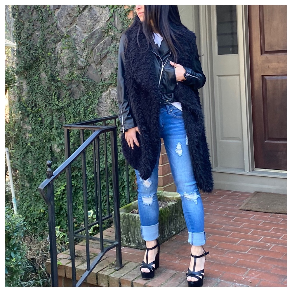 Black gorgeous faux fur Sherpa vest - Picture 2 of 8